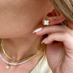 Kolczyki sztyfty z masą perłową koniczyna marokańska - stal szlachetna